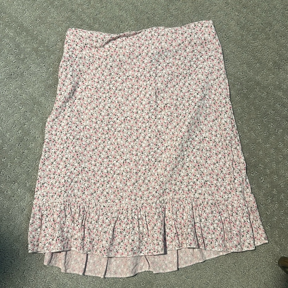 Brandy Melville floral skirt. Great condition